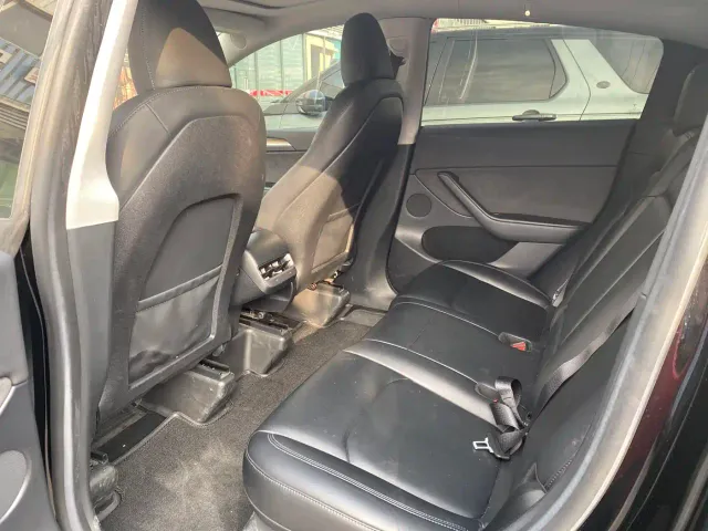 Tesla Model Y — Фото автомобиля 6