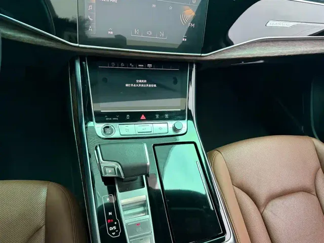 Audi Q7 — Фото автомобиля 10