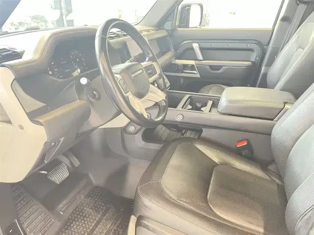 Land Rover Defender — Фото автомобиля 10