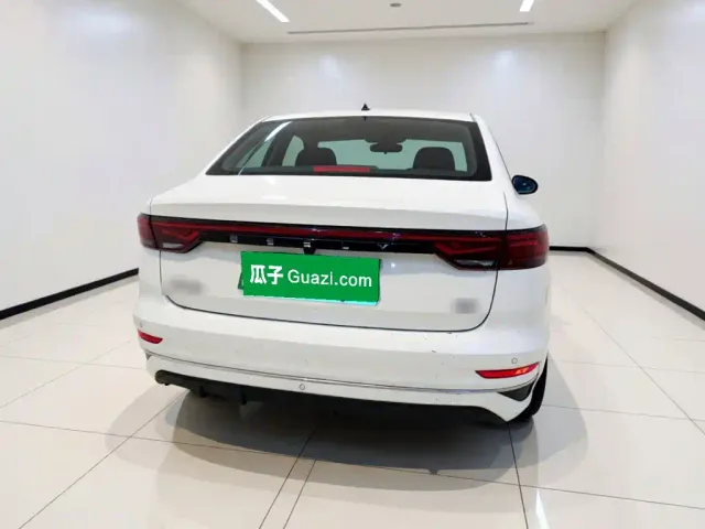 Geely Emgrand — Фото автомобиля 5