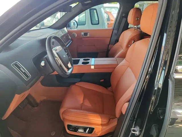 Li Auto L7 — Фото автомобиля 14