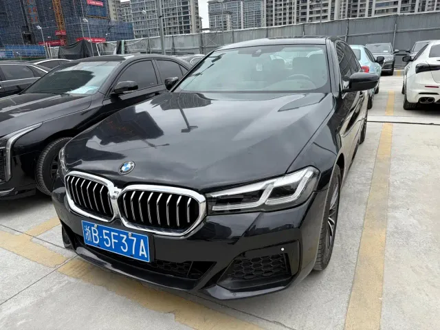 Фотография автомобиля — BMW 5 Series