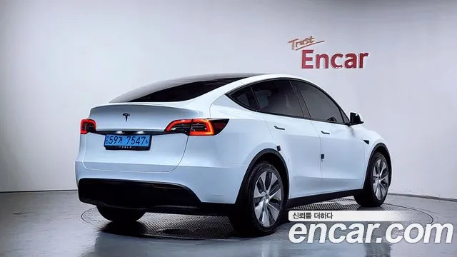 Tesla Model Y — Фото автомобиля 2