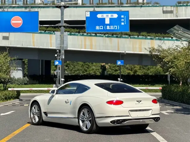 Bentley Continental — Фото автомобиля 9