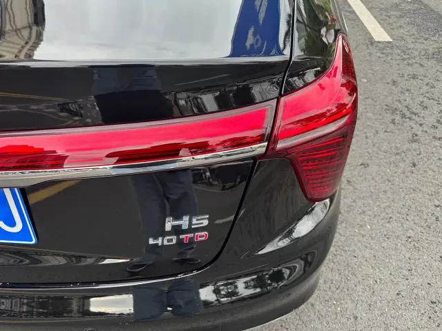 Hongqi H5 — Фото автомобиля 12