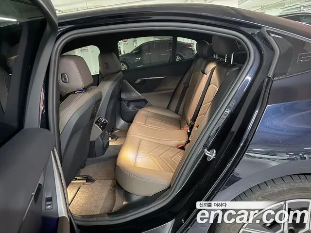 BMW 5-Series — Фото автомобиля 9