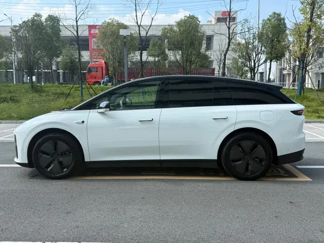 Li Auto i6 — Фото автомобиля 8