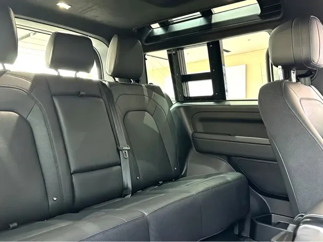 Land Rover Defender — Фото автомобиля 4