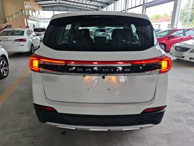Forthing T5 — Фото автомобиля 5