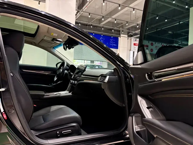 Honda Accord — Фото автомобиля 9