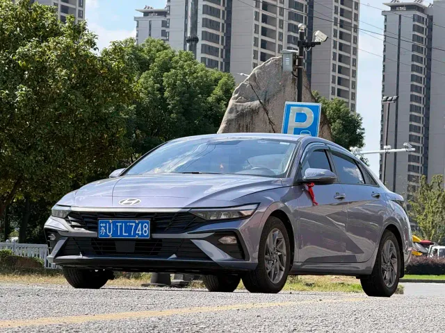 Hyundai Elantra — Фото автомобиля 3