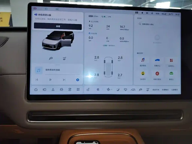Li Auto i8 — Фото автомобиля 12