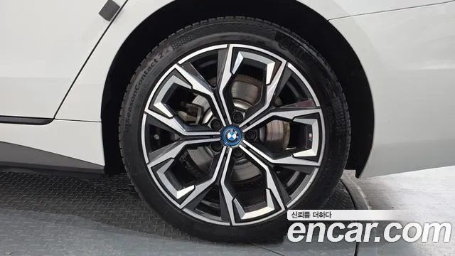 BMW i4 — Фото автомобиля 18