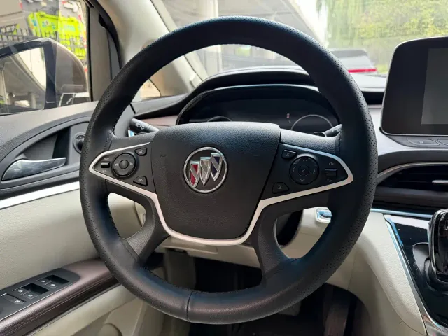 Buick GL8 — Фото автомобиля 9