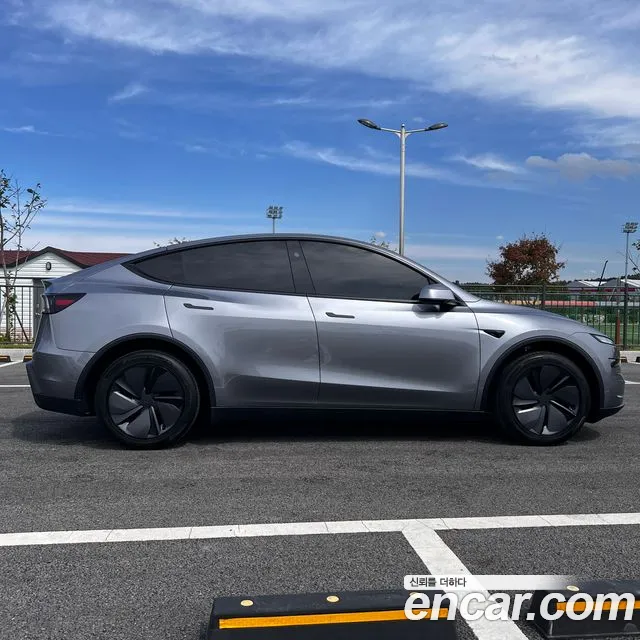 Tesla Model Y — Фото автомобиля 3