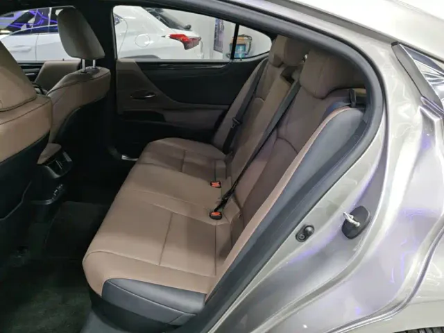 Lexus ES — Фото автомобиля 16