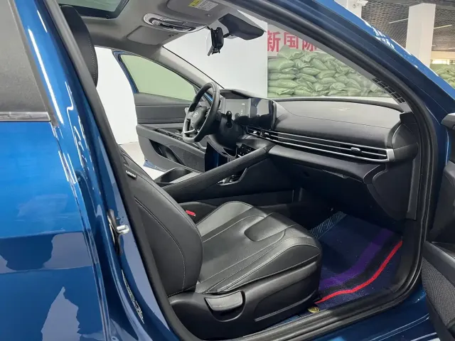 Hyundai Elantra 2022 1.5L CVT LUX Premium Edition — Фото автомобиля 23