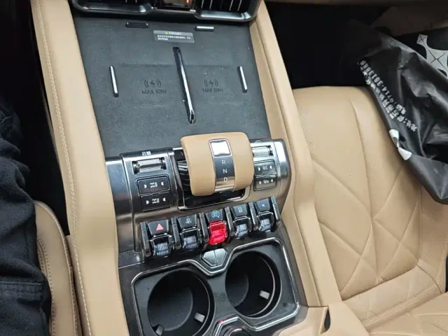 BYD FangChengBao Leopard 8 — Фото автомобиля 13