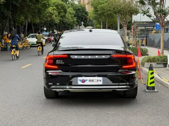 Volvo S90 — Фото автомобиля 5
