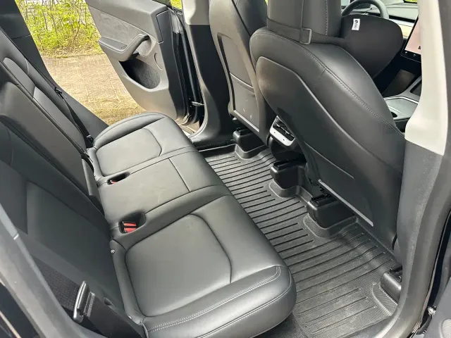 Tesla Model Y — Фото автомобиля 9
