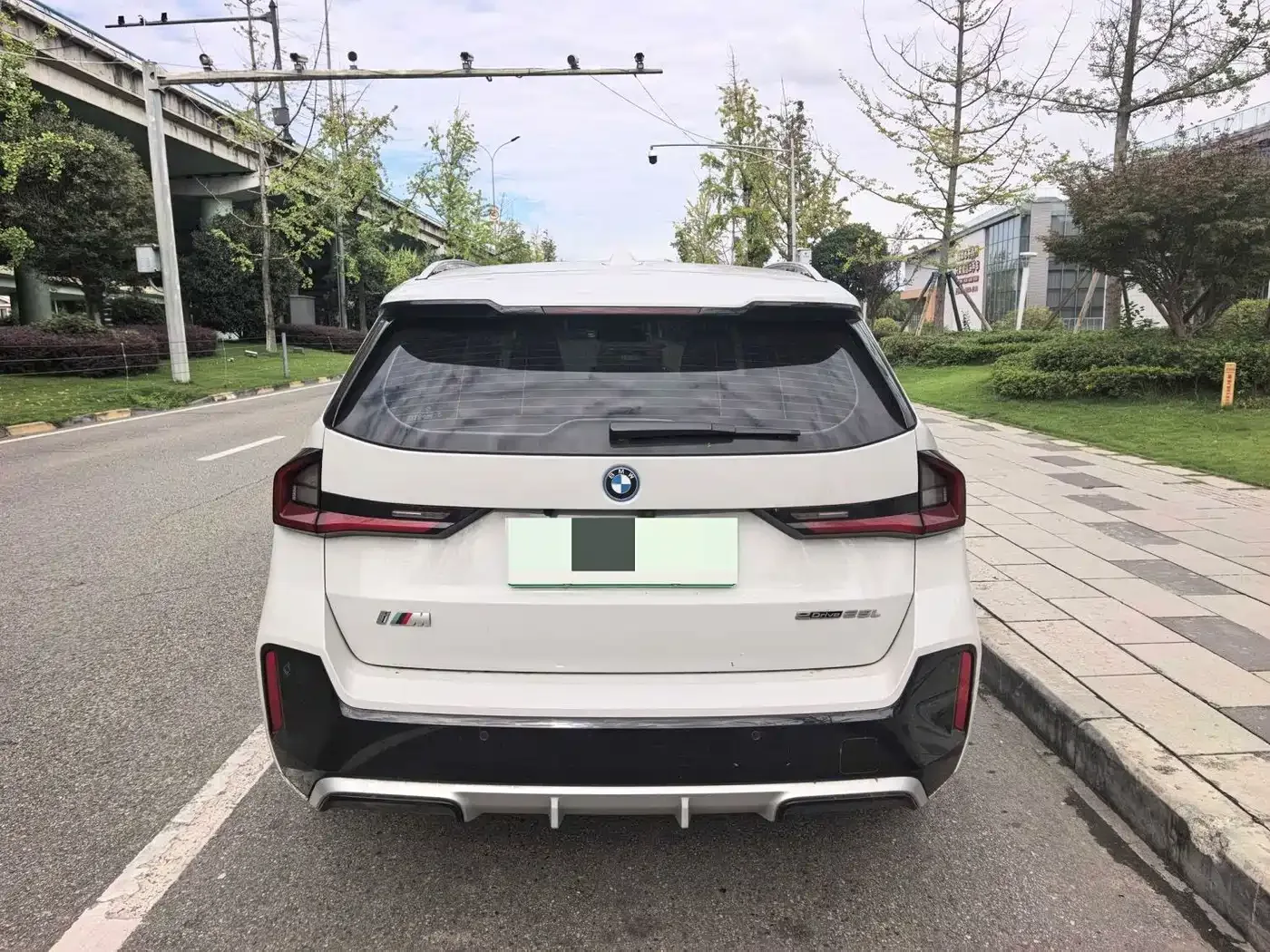BMW BMW iX1 2023 eDrive25L M Sport Package — Фото автомобиля 8