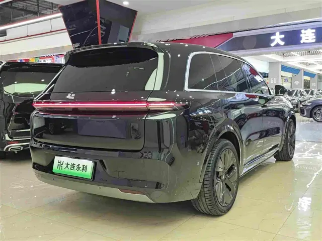 Li Auto L8 — Фото автомобиля 13
