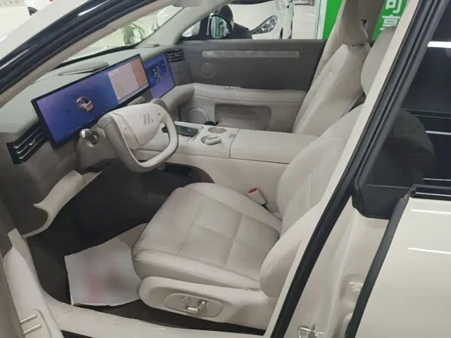 IM Motors LS6 — Фото автомобиля 19