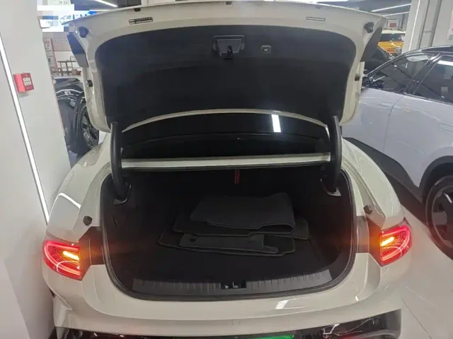 Xiaomi SU7 — Фото автомобиля 18