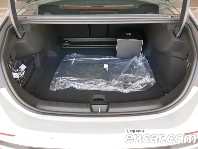 Mercedes-Benz E-Class — Фото автомобиля 12