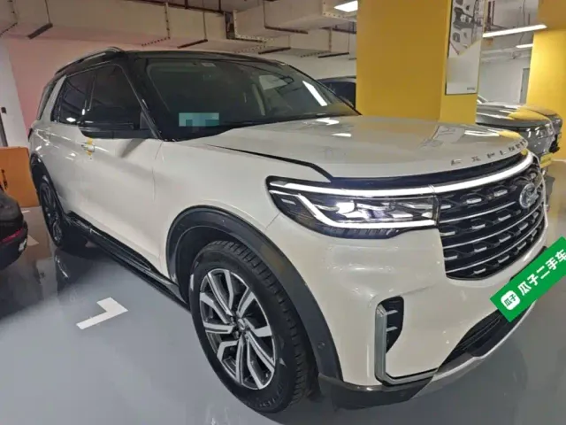 Ford Explorer — Фото автомобиля 3