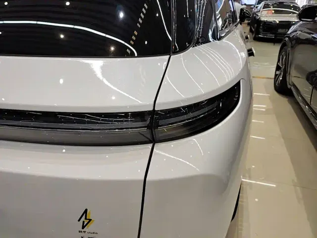 Li Auto L7 — Фото автомобиля 23