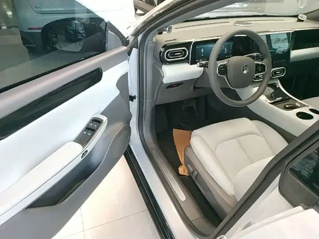 Leapmotor C01 — Фото автомобиля 15