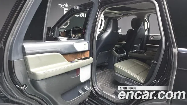 Lincoln Navigator 4th Gen — Фото автомобиля 16