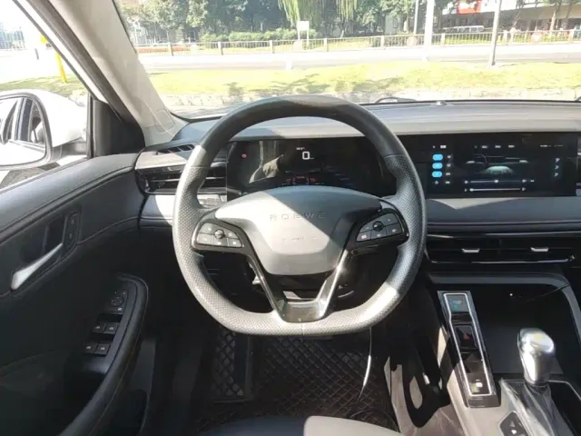 Roewe i5 — Фото автомобиля 10