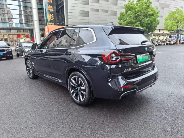 BMW iX3 — Фото автомобиля 7