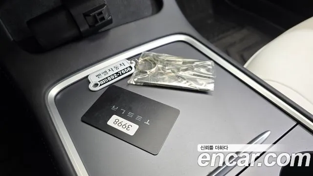 Tesla Model 3 — Фото автомобиля 29