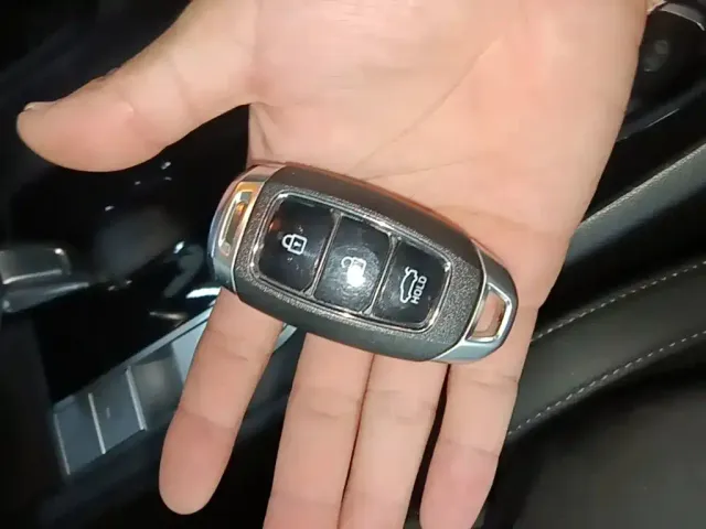 Hyundai Elantra — Фото автомобиля 8