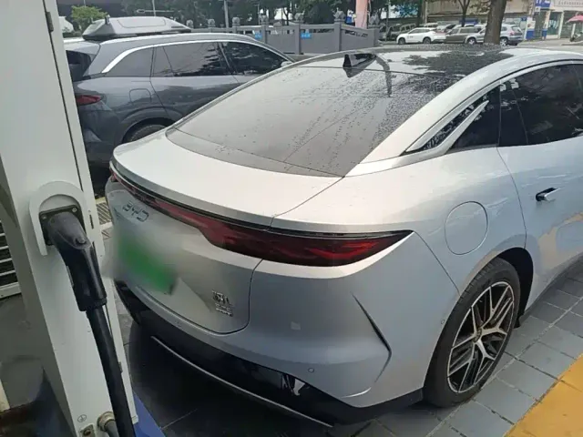 BYD Han L — Фото автомобиля 5