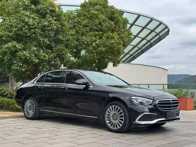 Mercedes-Benz E-Class — Фото автомобиля 3