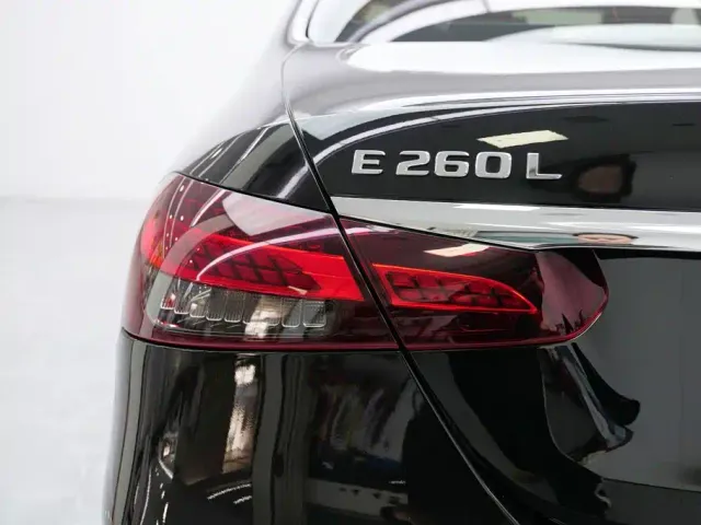 Mercedes-Benz E-Class — Фото автомобиля 18