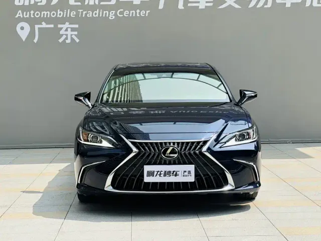 Lexus ES — Фото автомобиля 2