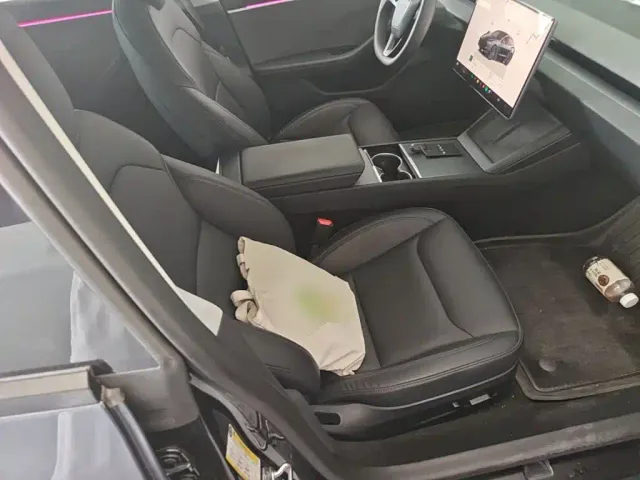 Tesla Model 3 — Фото автомобиля 24