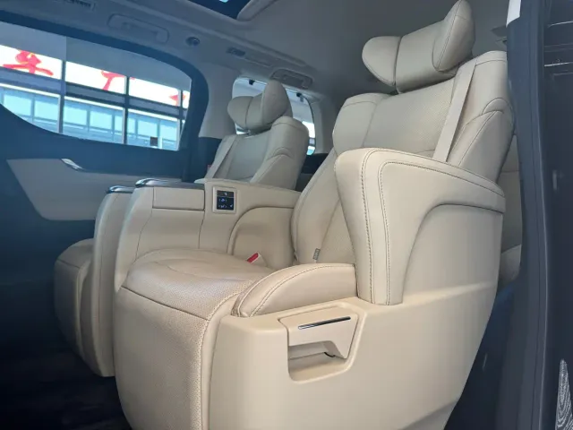 Toyota Alphard — Фото автомобиля 8