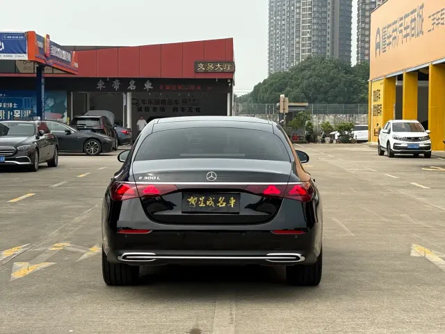 Mercedes-Benz E-Class — Фото автомобиля 19
