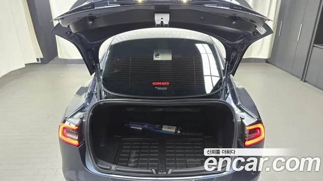 Tesla Model 3 — Фото автомобиля 29