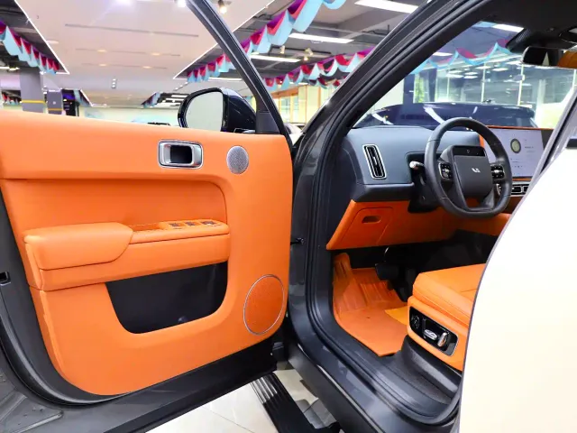 Li Auto L7 — Фото автомобиля 8