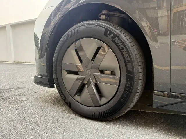 Li Auto MEGA — Фото автомобиля 6