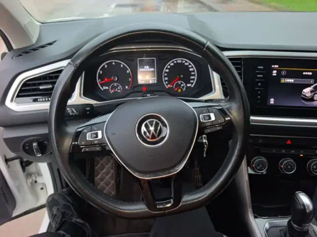 Volkswagen T-Roc — Фото автомобиля 10