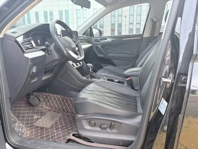 Volkswagen Tiguan L — Фото автомобиля 12