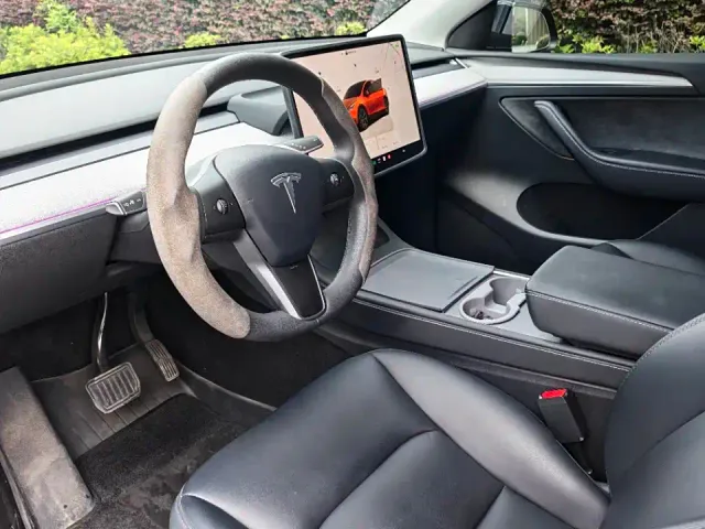 Tesla Model Y — Фото автомобиля 12